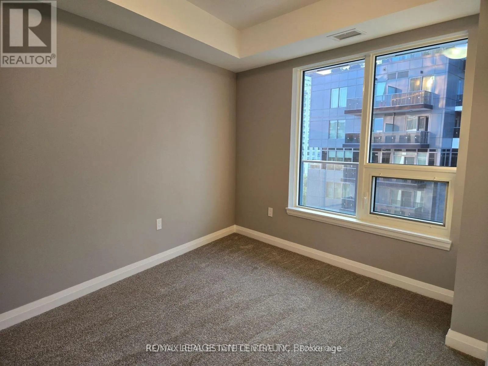 810 - 93 ARTHUR STREET S