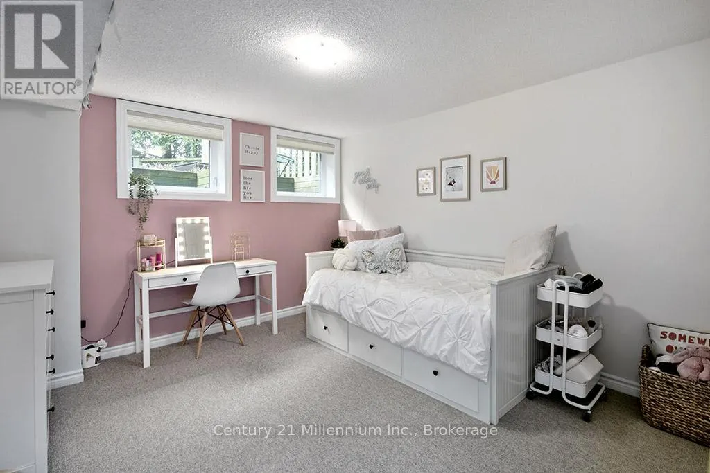 28 - 110 NAPIER STREET W #28