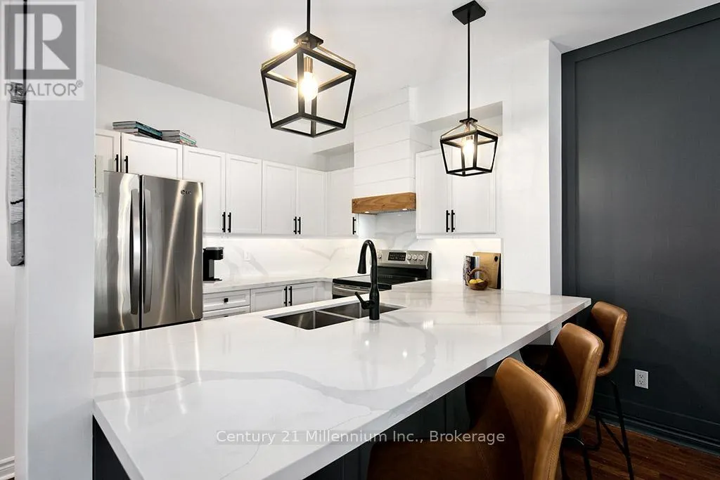 28 - 110 NAPIER STREET W #28