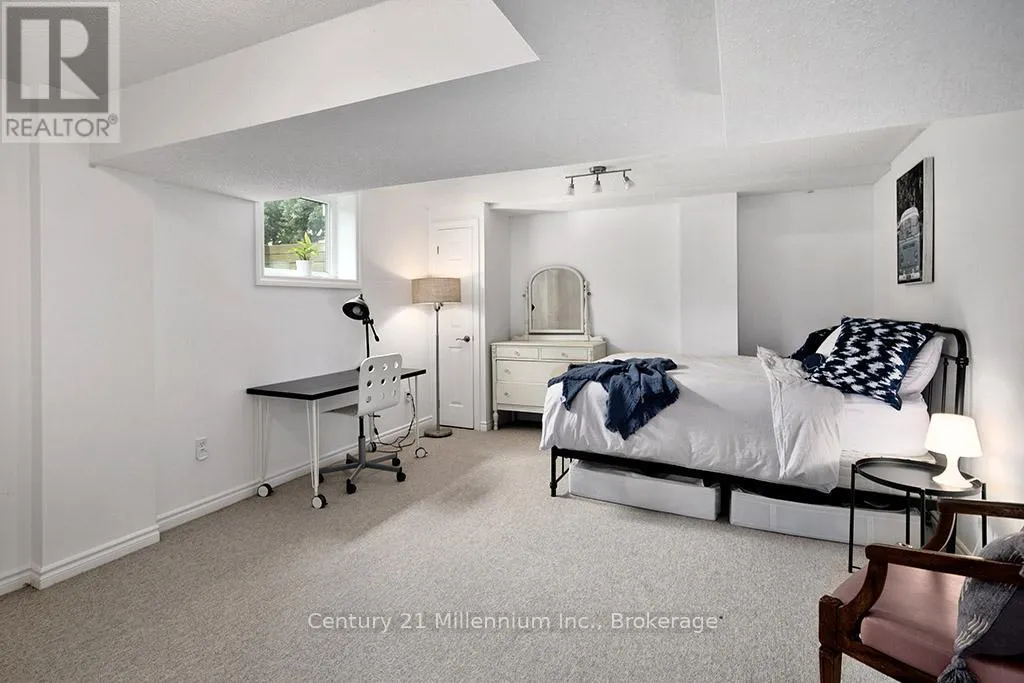 28 - 110 NAPIER STREET W #28