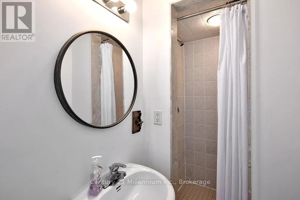 28 - 110 NAPIER STREET W #28