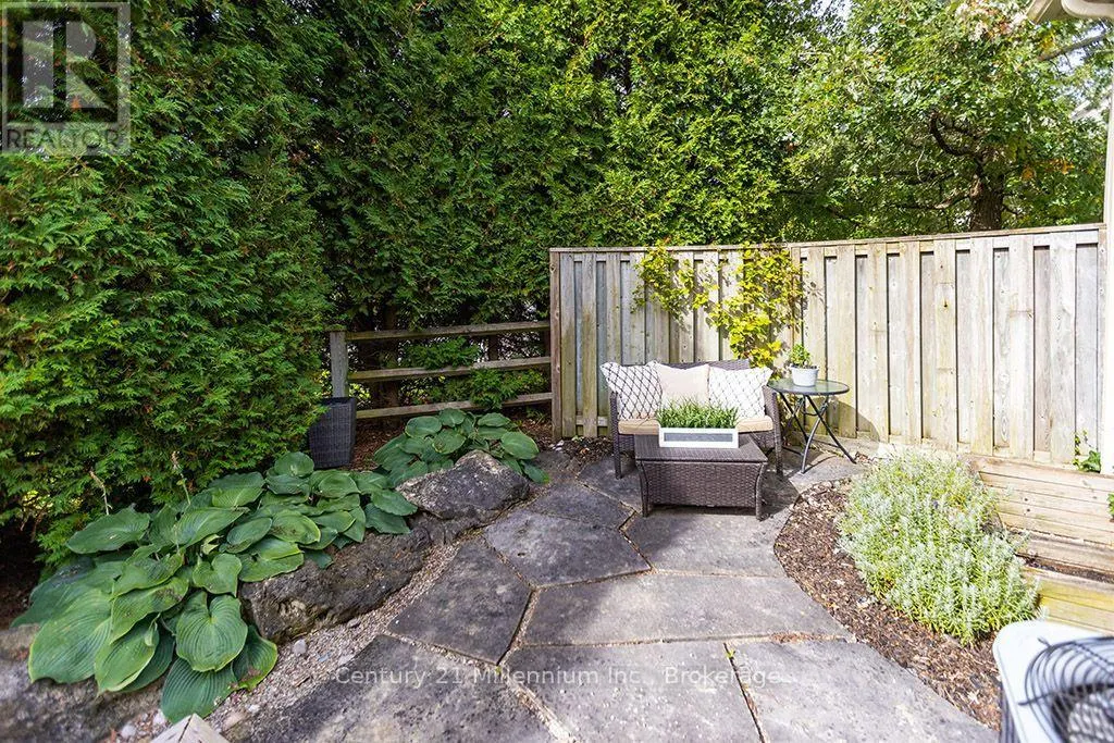 28 - 110 NAPIER STREET W #28