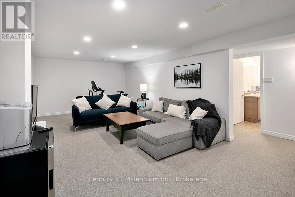 28 - 110 NAPIER STREET W #28