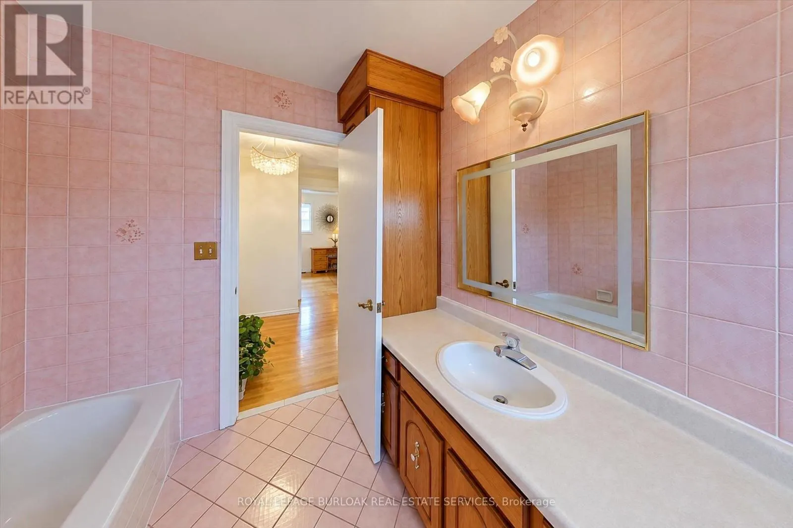 83 OAKRIDGE DRIVE