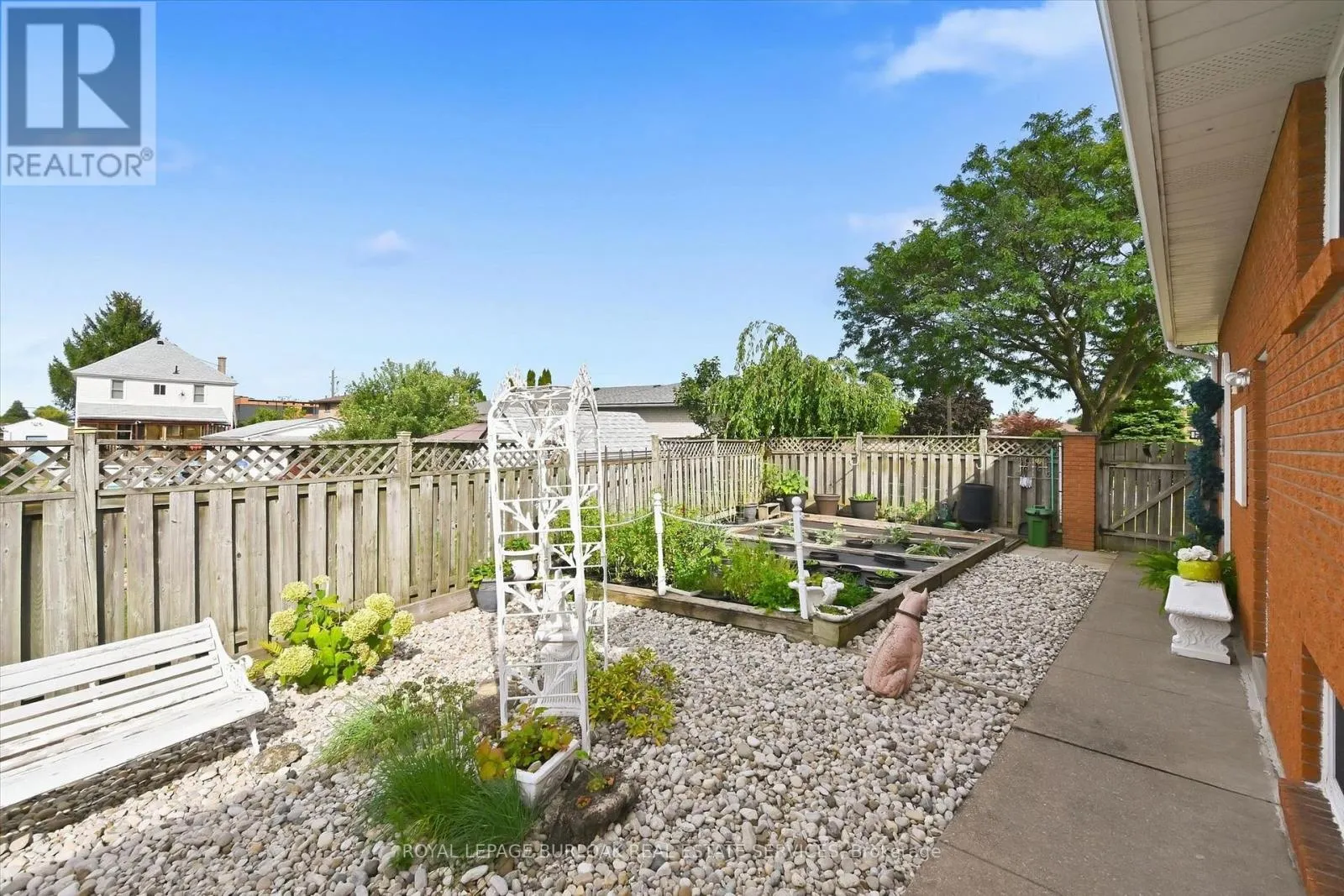 83 OAKRIDGE DRIVE