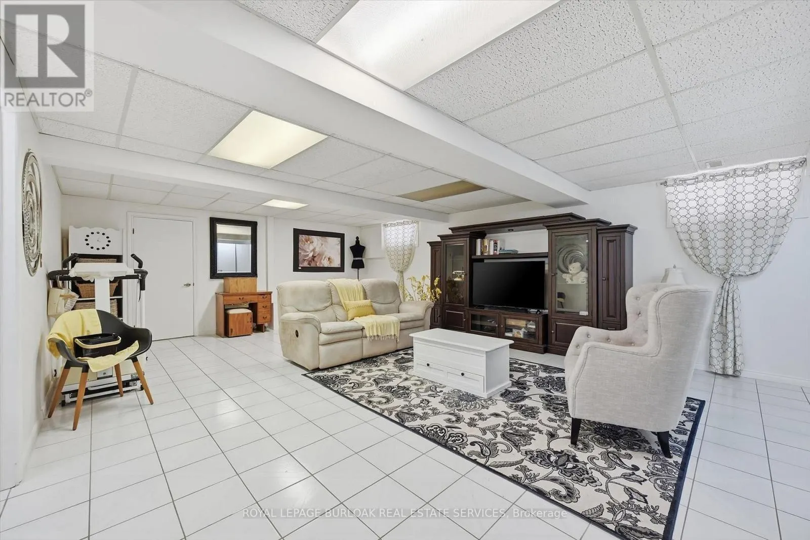83 OAKRIDGE DRIVE