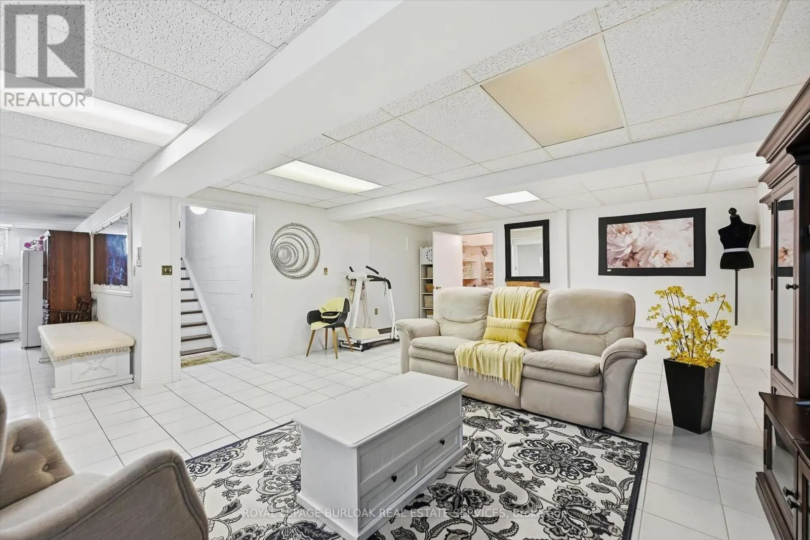 83 OAKRIDGE DRIVE