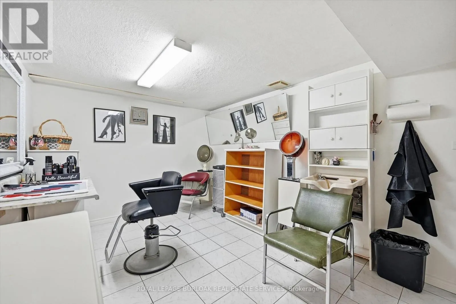 83 OAKRIDGE DRIVE