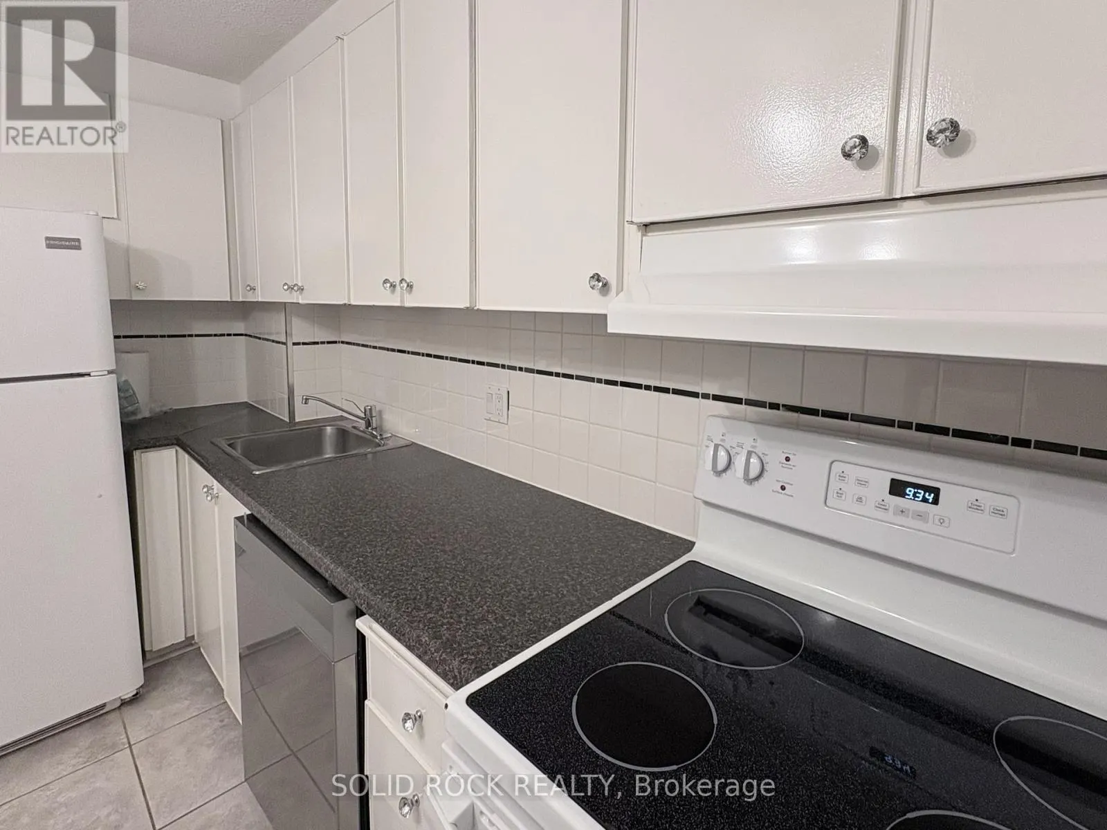 309 - 415 GREENVIEW AVENUE N