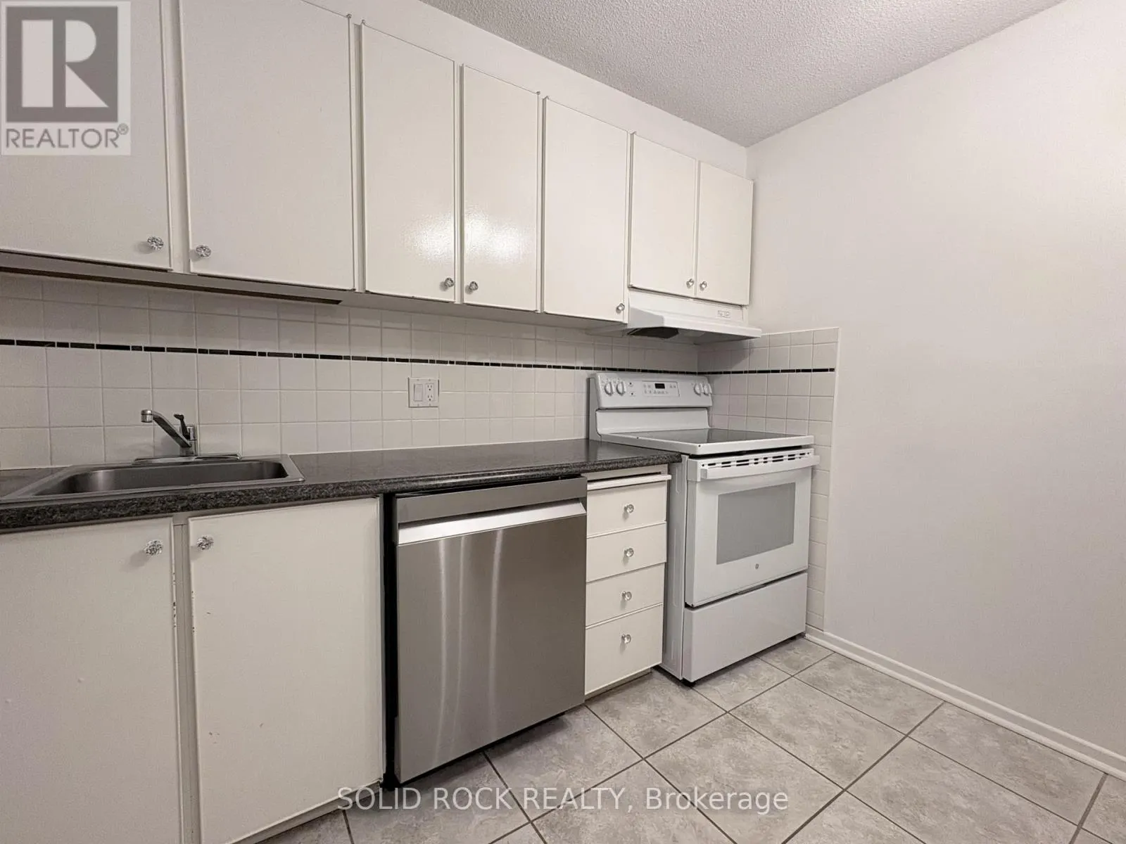 309 - 415 GREENVIEW AVENUE N