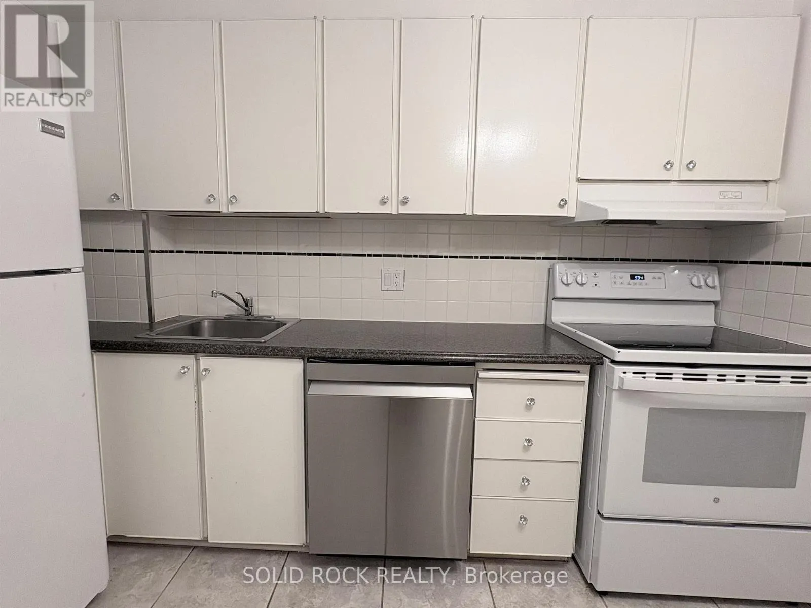 309 - 415 GREENVIEW AVENUE N