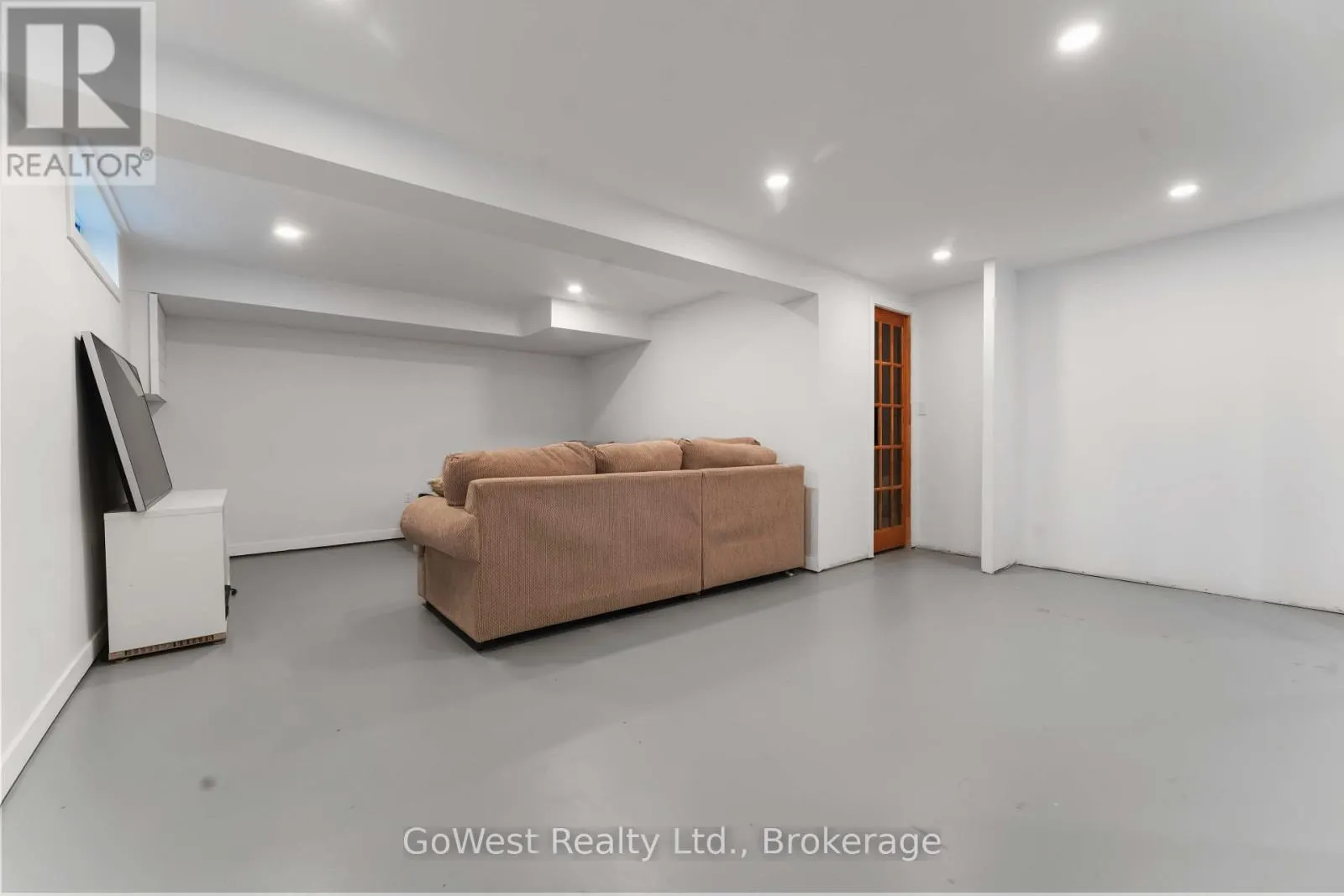 94 FIELDGATE DRIVE