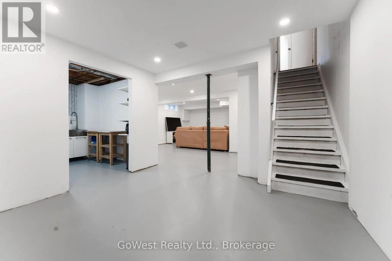 94 FIELDGATE DRIVE