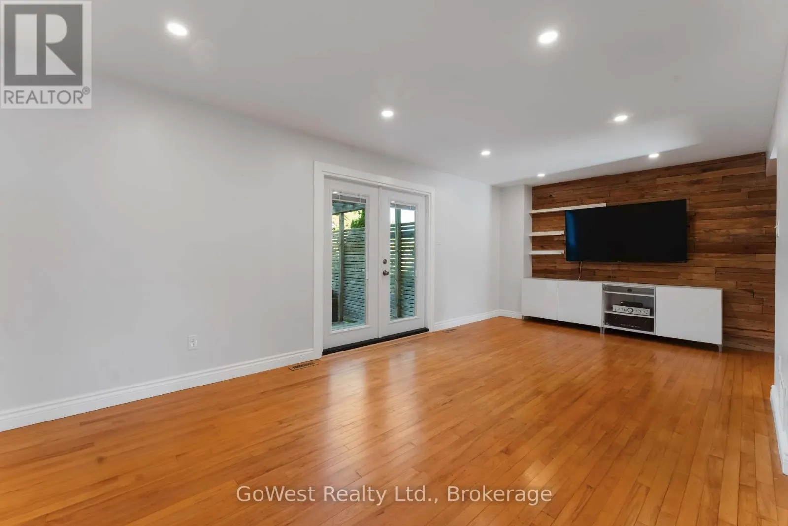 94 FIELDGATE DRIVE