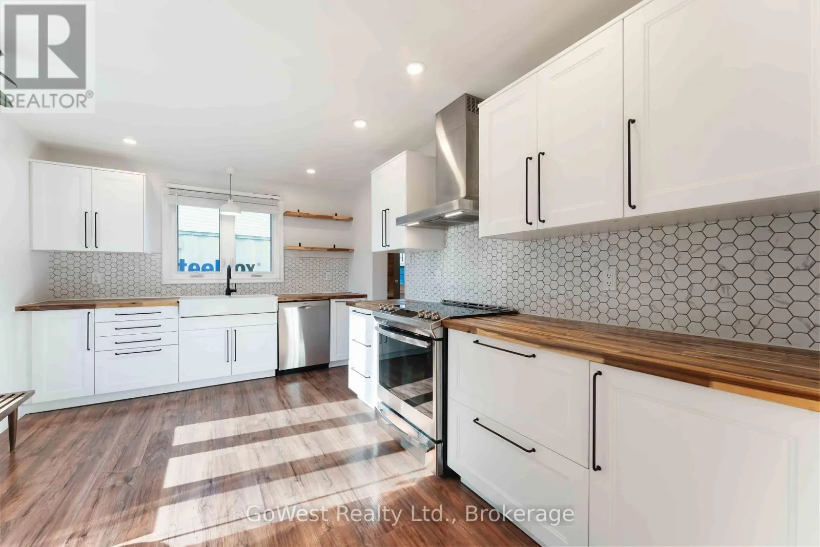 94 FIELDGATE DRIVE