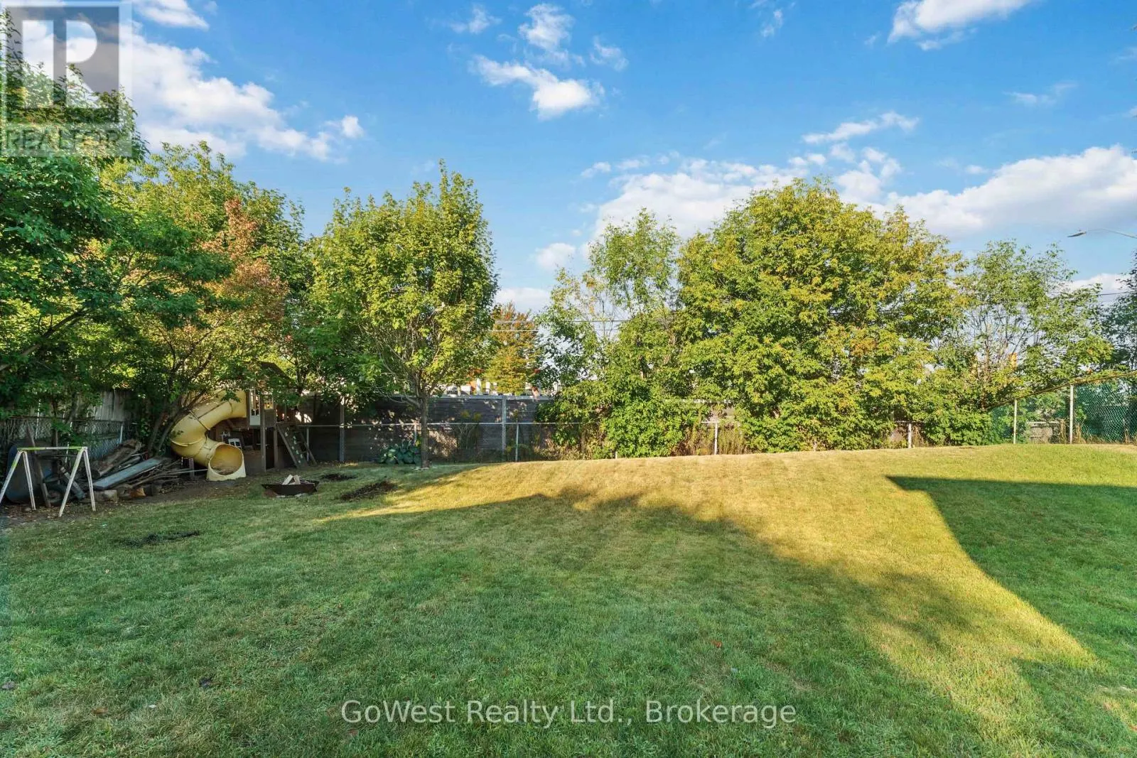 94 FIELDGATE DRIVE