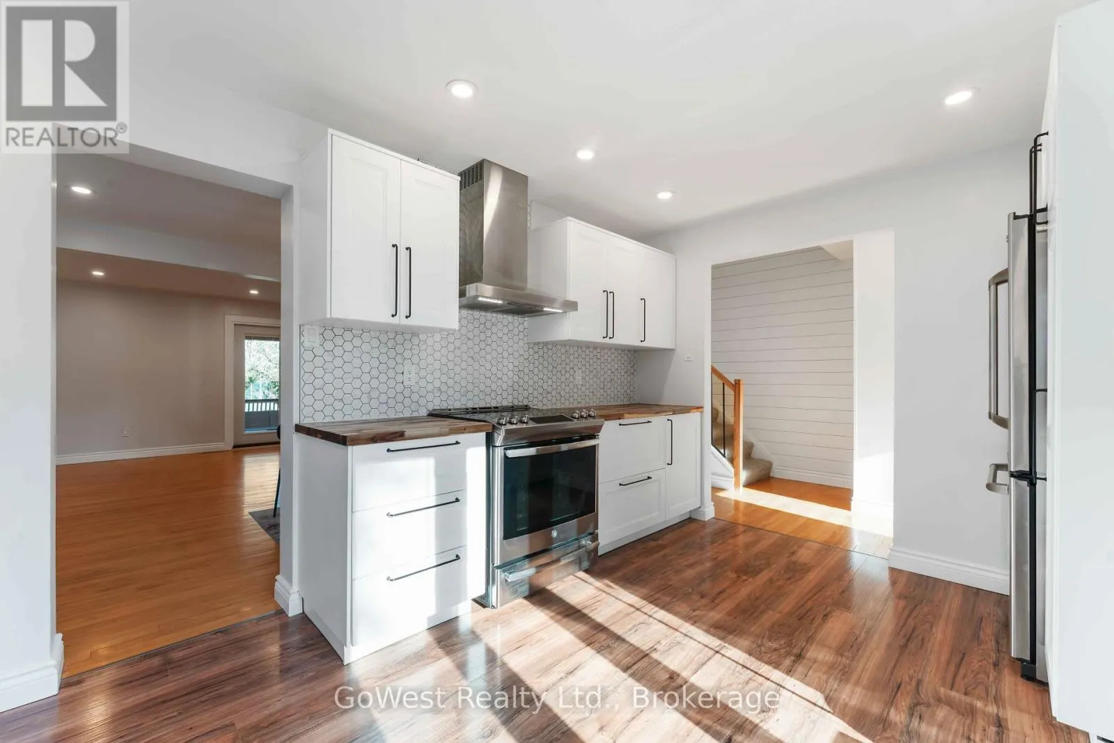 94 FIELDGATE DRIVE