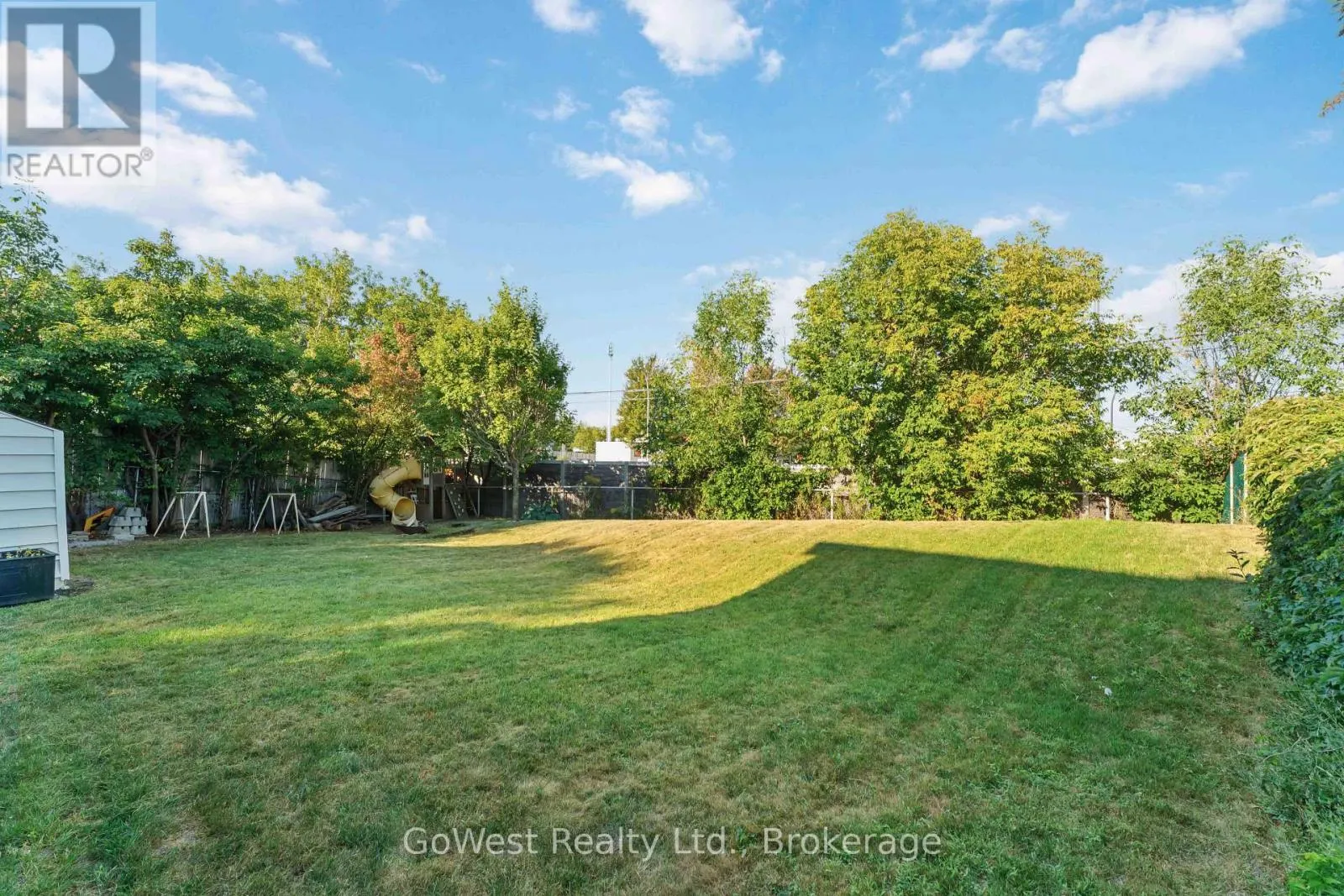 94 FIELDGATE DRIVE