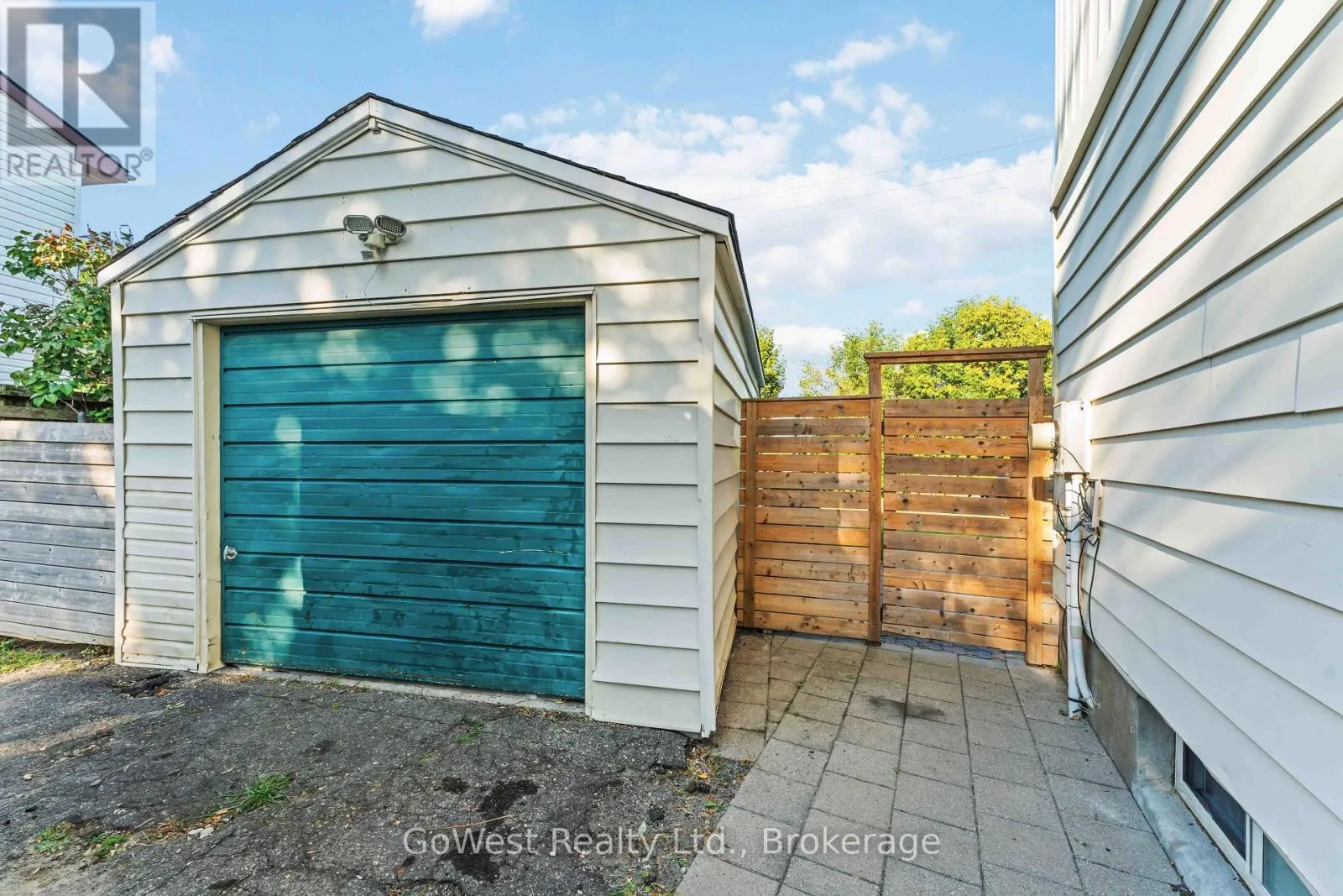 94 FIELDGATE DRIVE