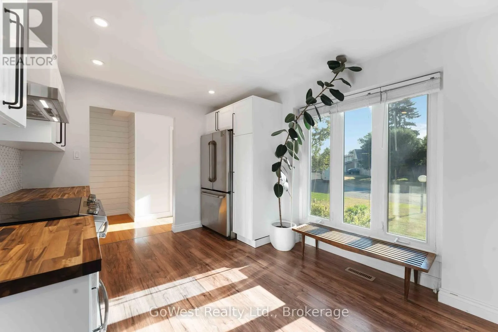 94 FIELDGATE DRIVE