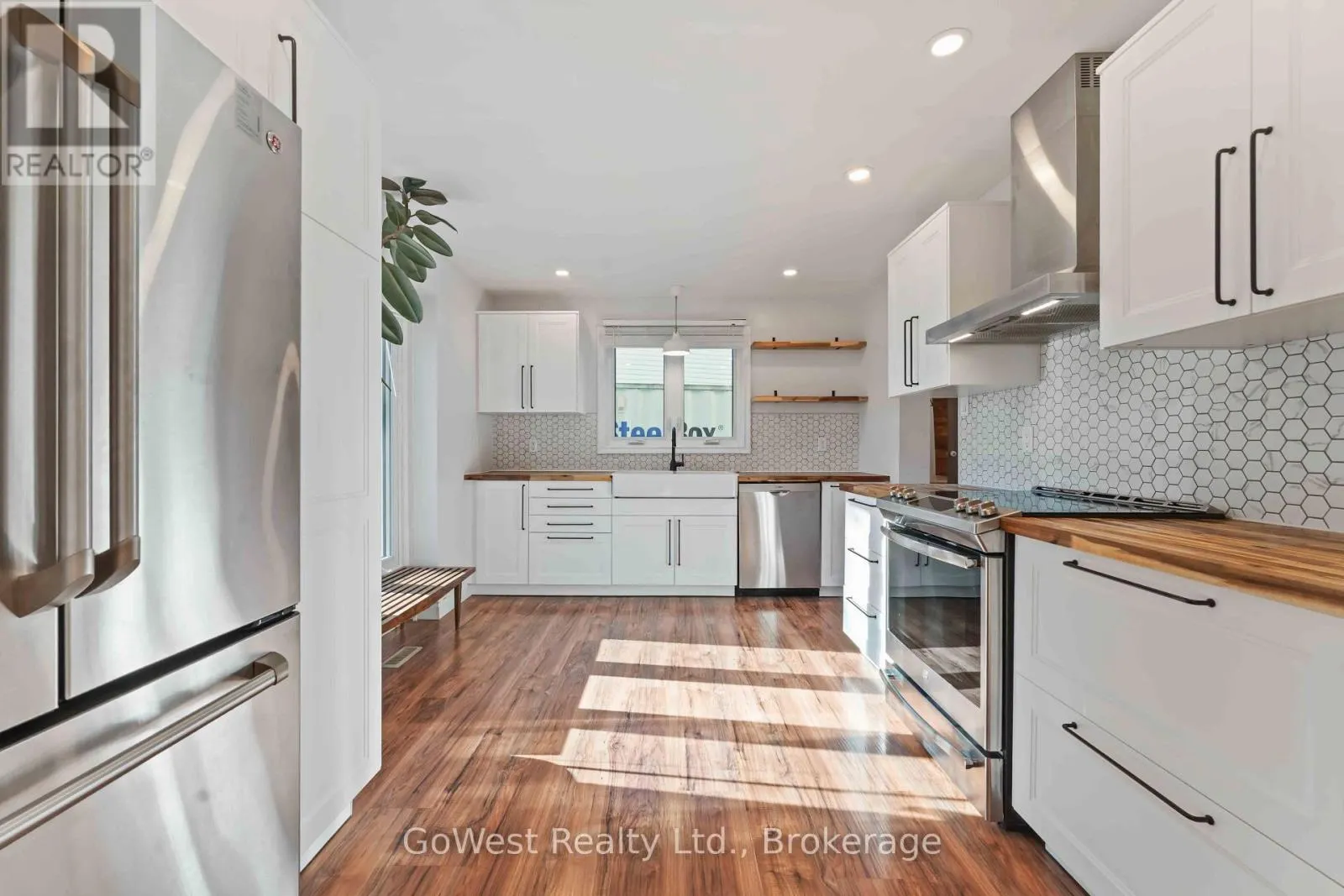 94 FIELDGATE DRIVE