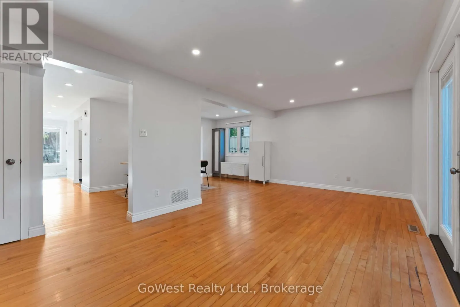 94 FIELDGATE DRIVE