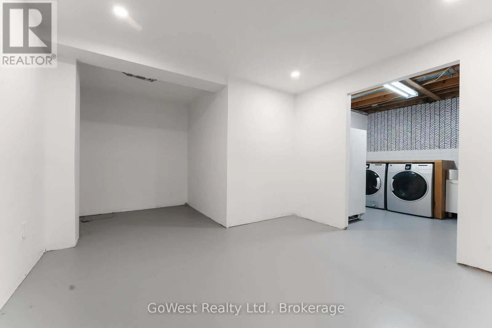 94 FIELDGATE DRIVE