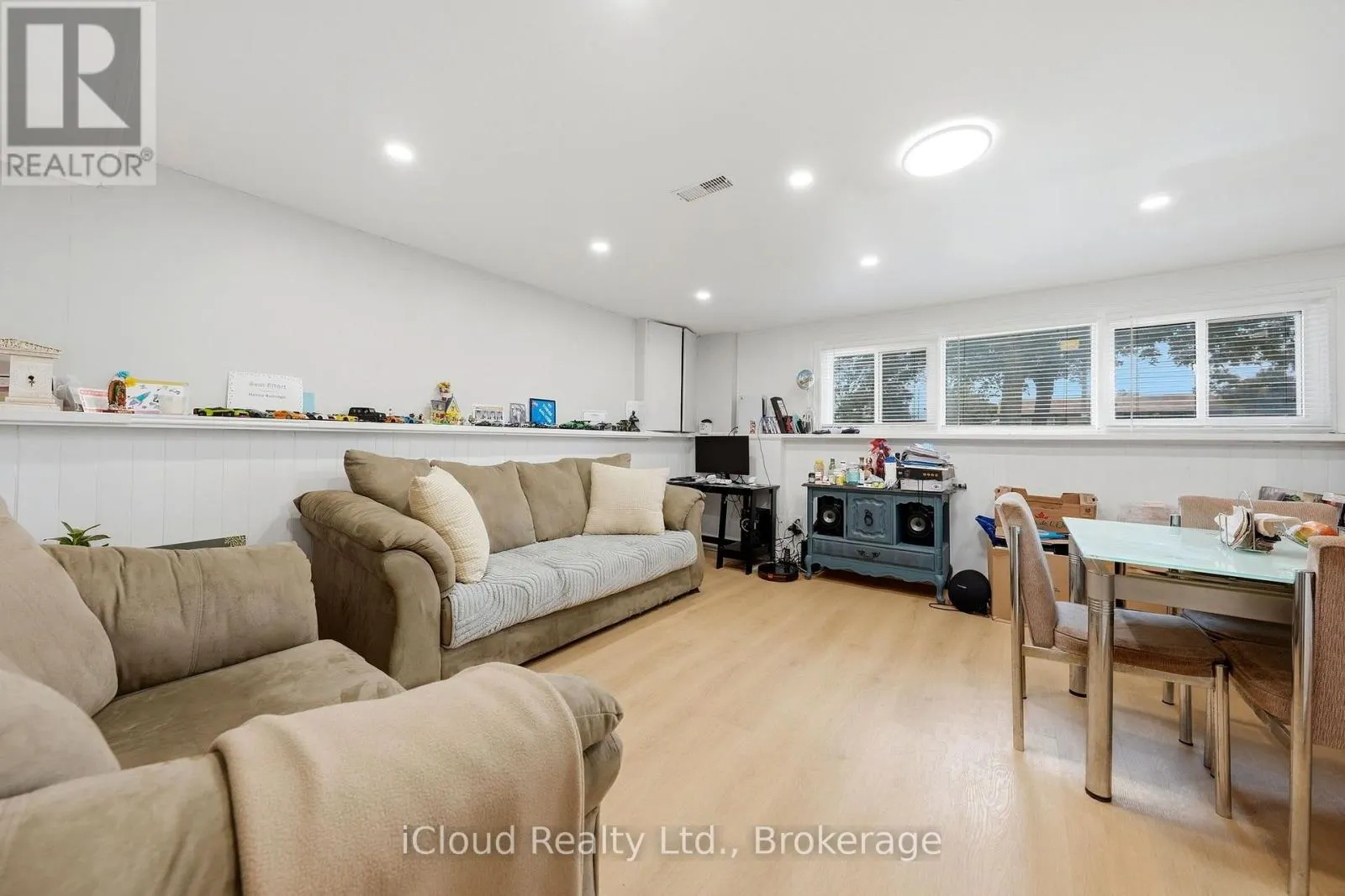3 MANLEY CRESCENT