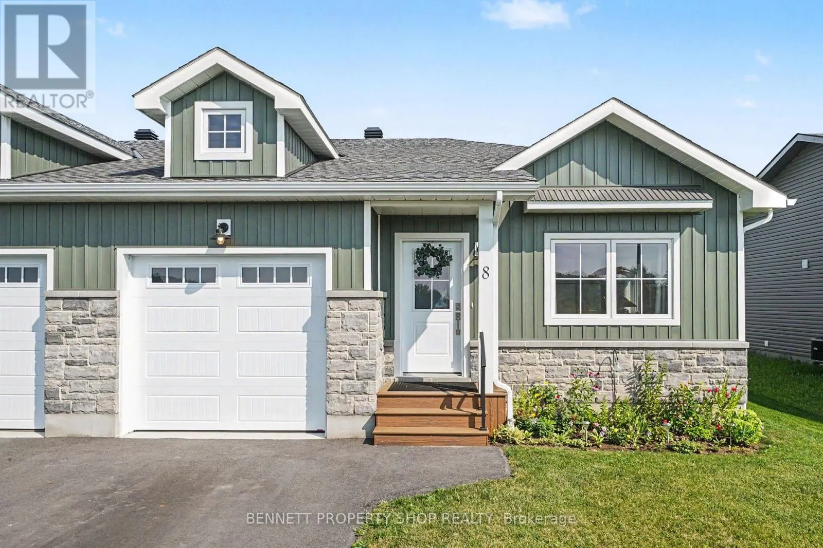8 ROTTERDAM WAY
