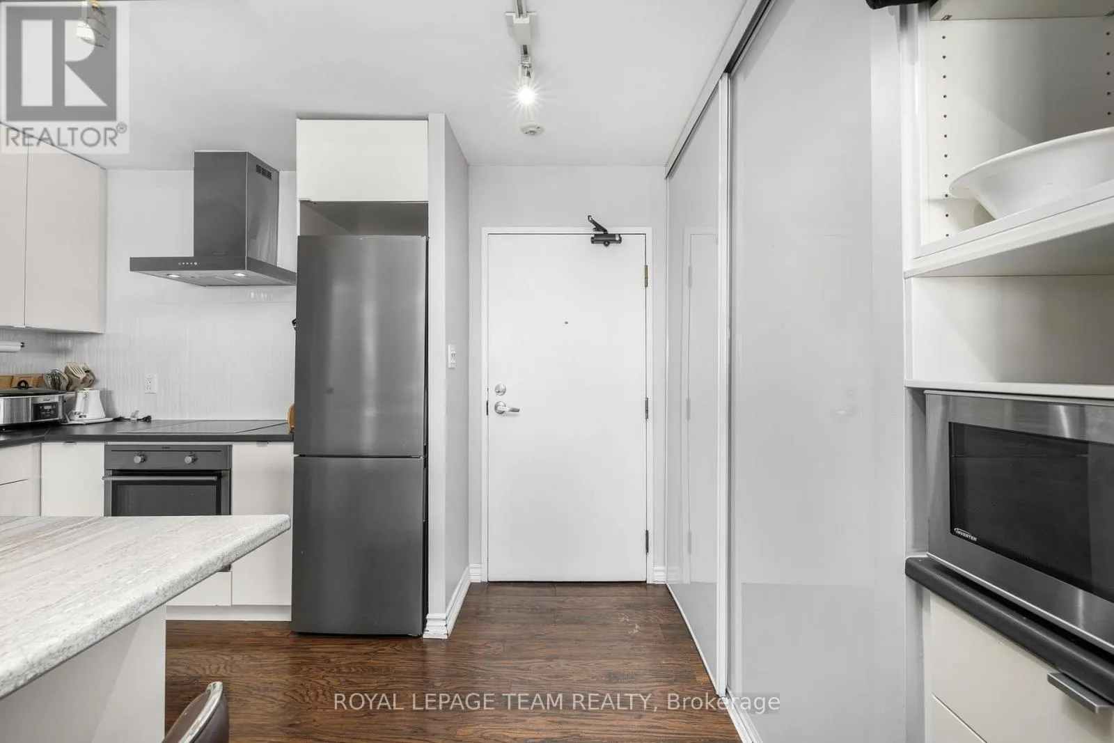 1114 - 40 LANDRY STREET