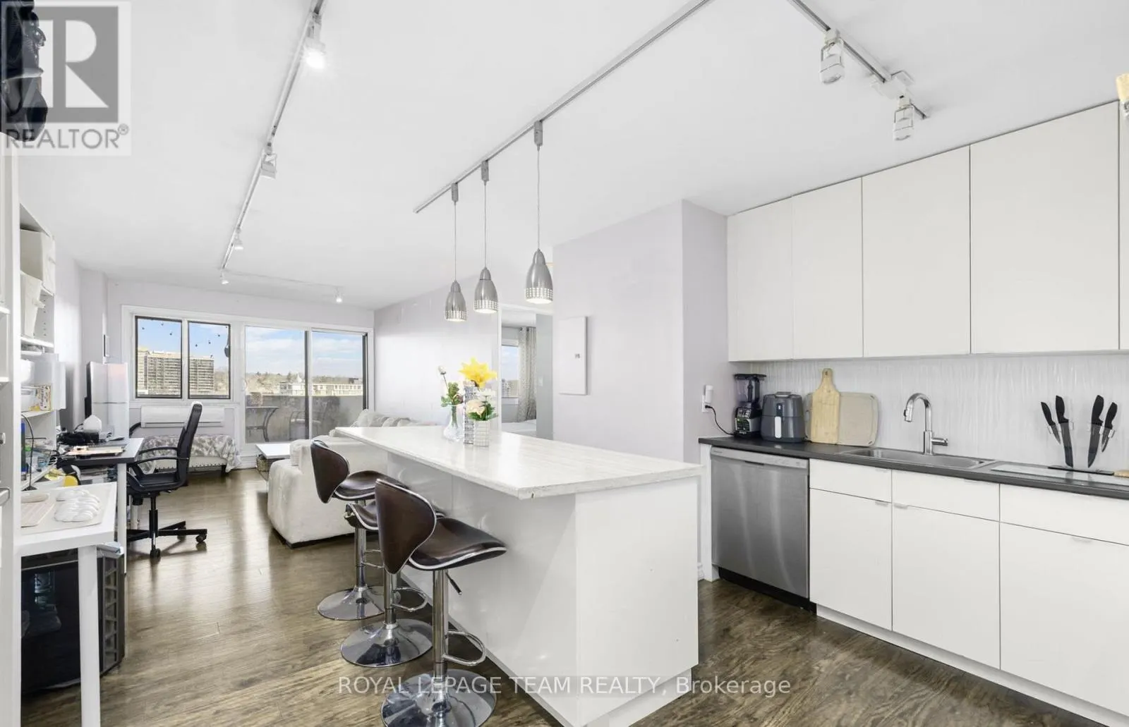 1114 - 40 LANDRY STREET