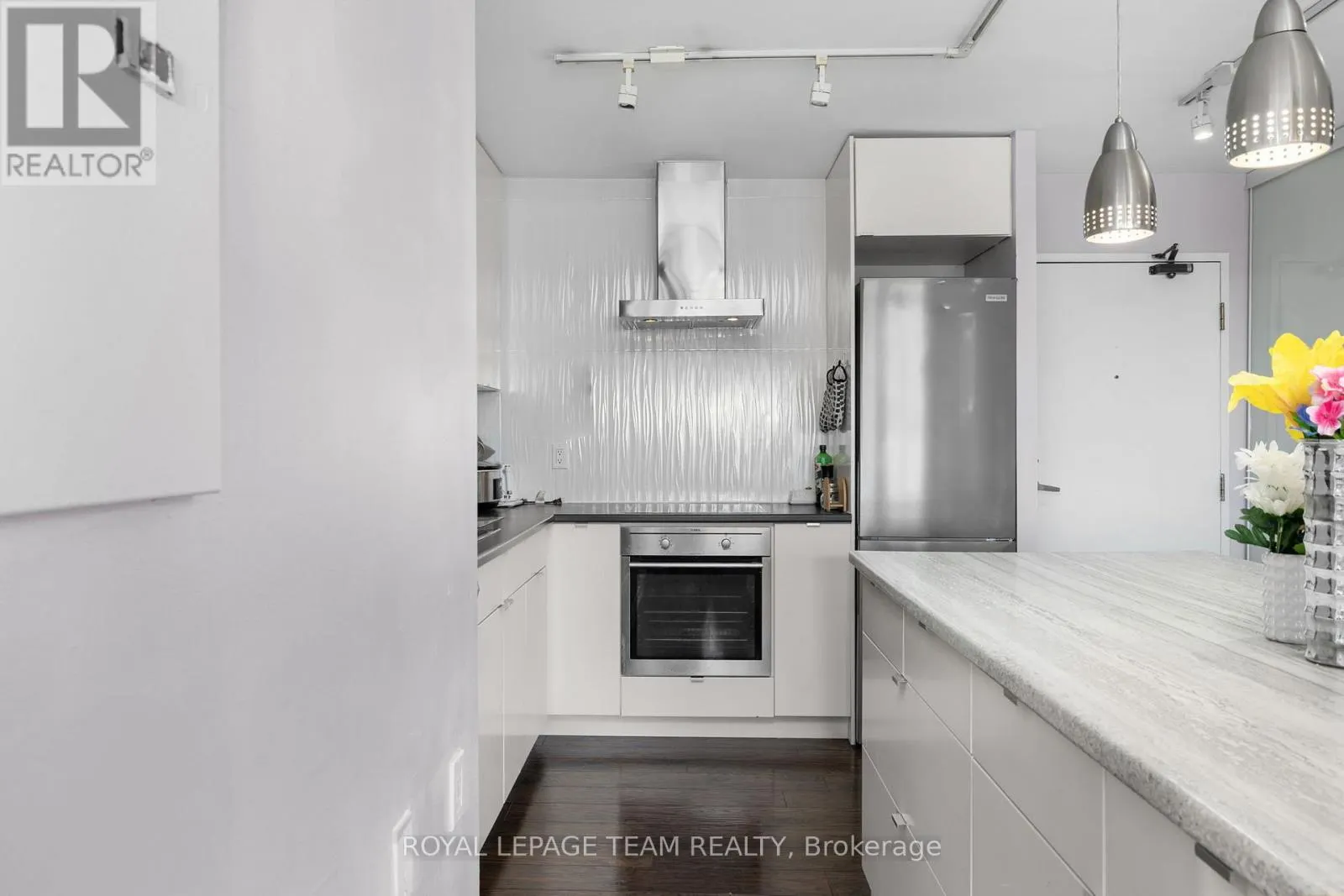 1114 - 40 LANDRY STREET