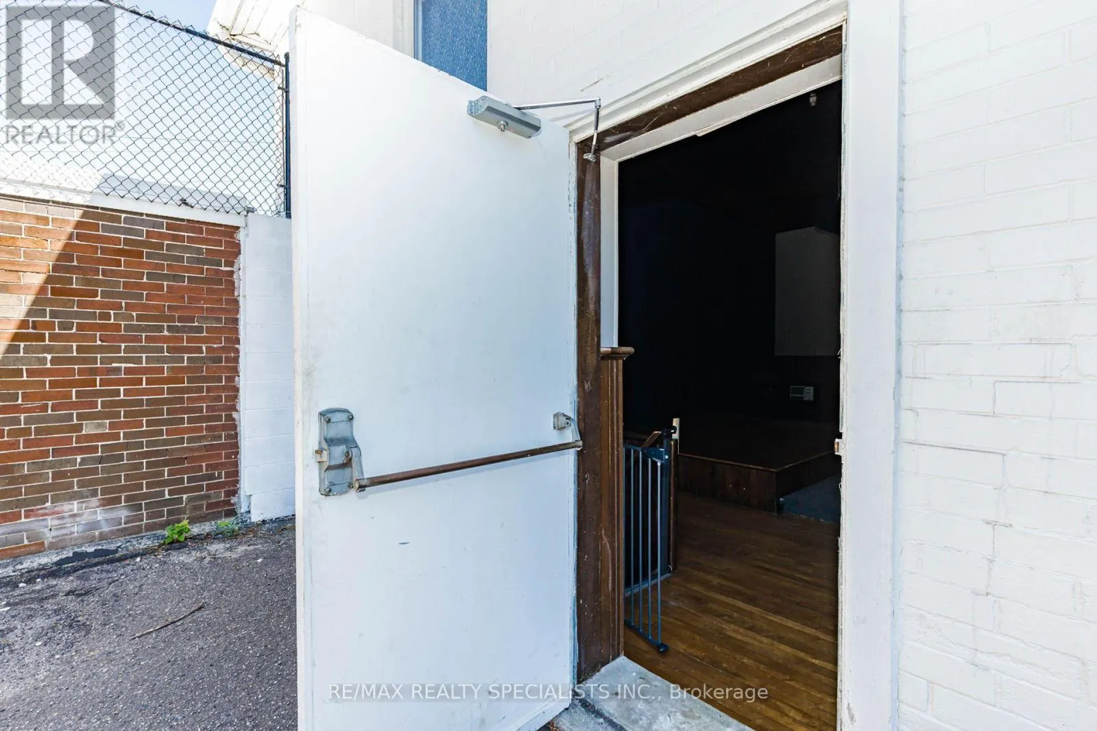 37 WELLINGTON STREET