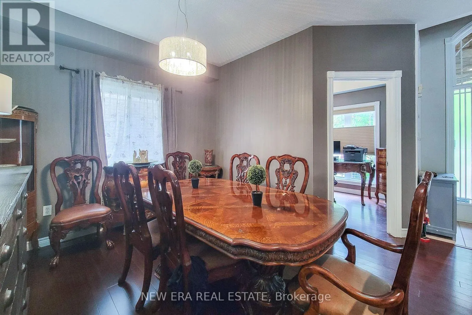 214 CLOVERLEAF DRIVE