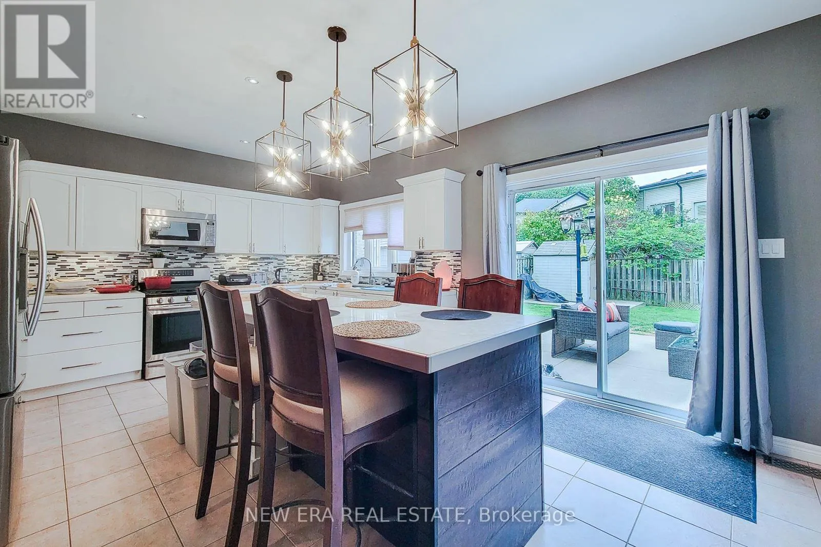214 CLOVERLEAF DRIVE