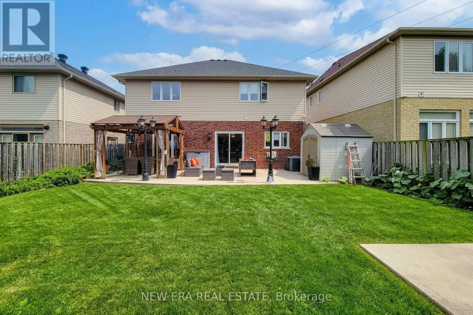 214 CLOVERLEAF DRIVE