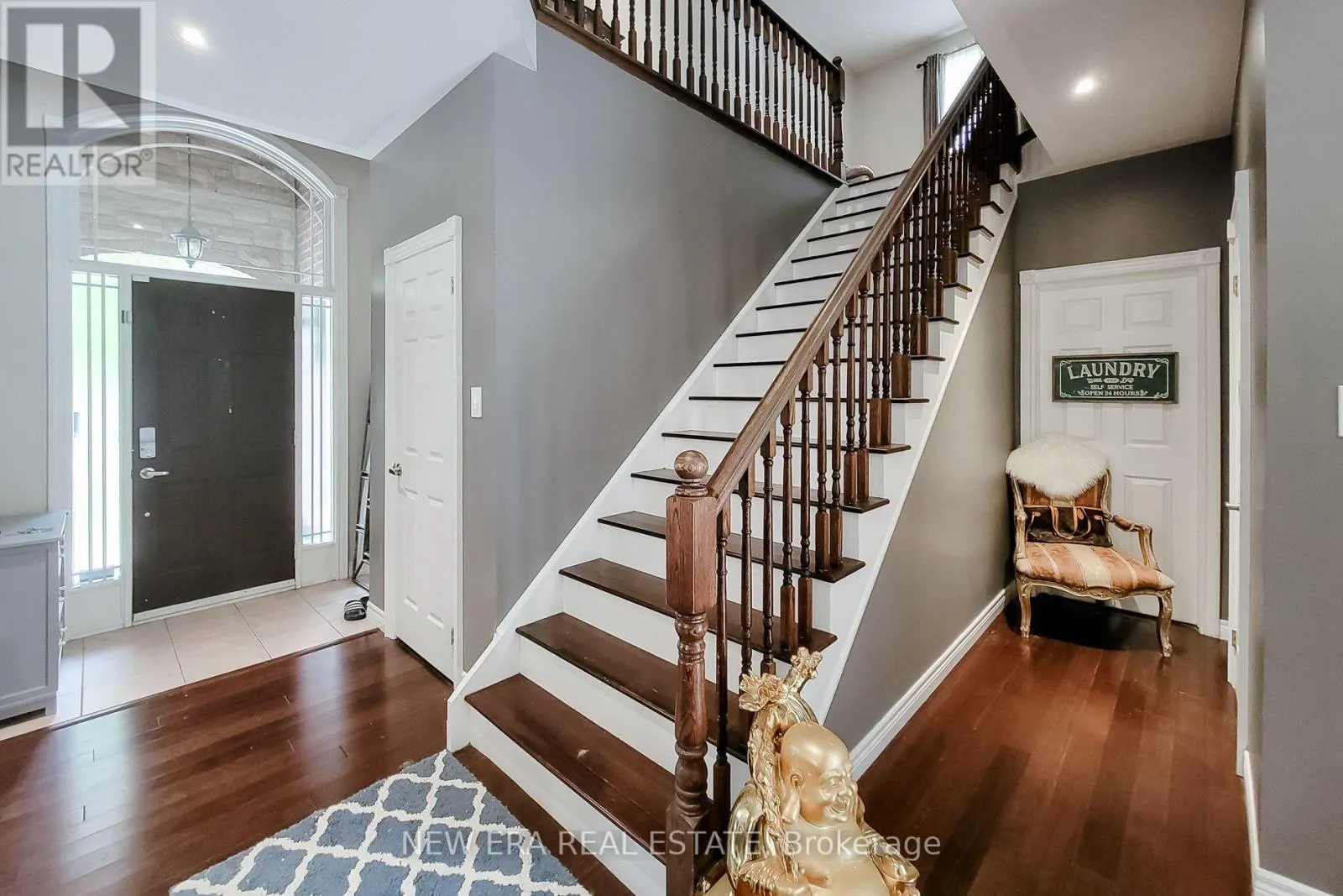 214 CLOVERLEAF DRIVE