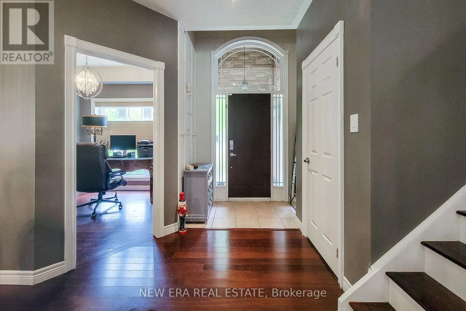 214 CLOVERLEAF DRIVE