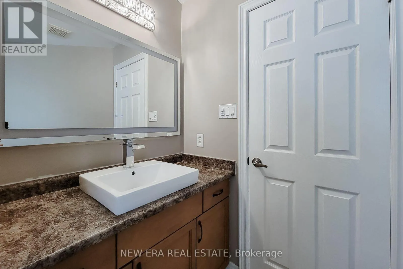 214 CLOVERLEAF DRIVE