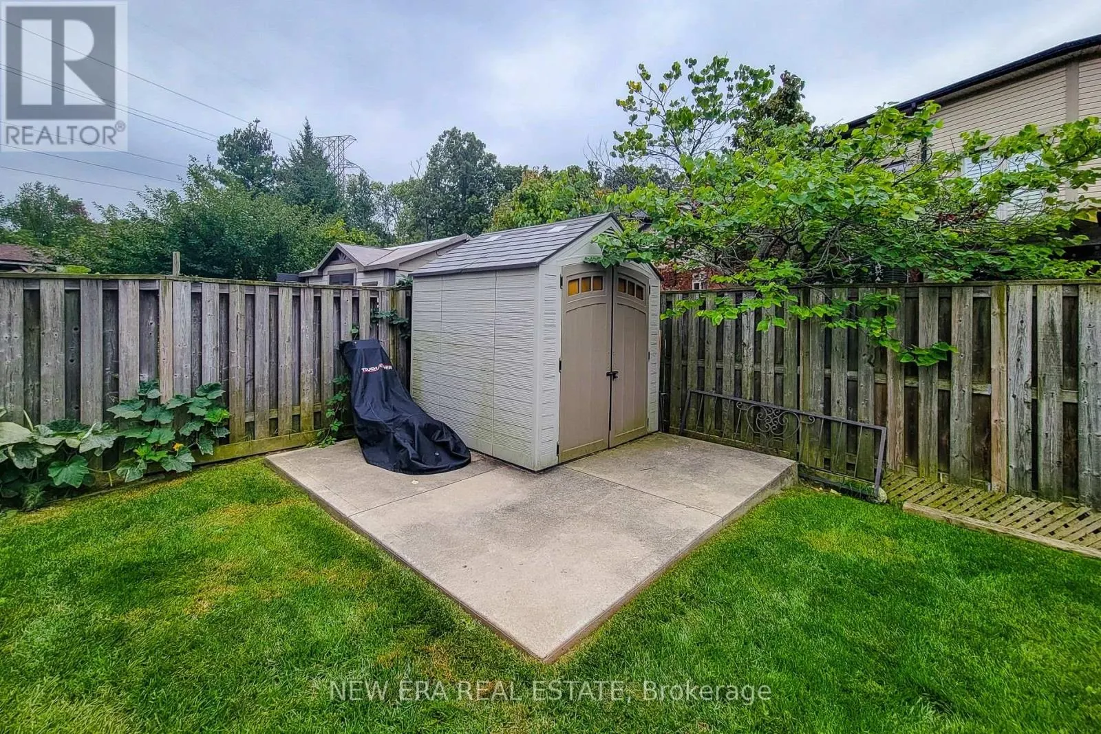 214 CLOVERLEAF DRIVE