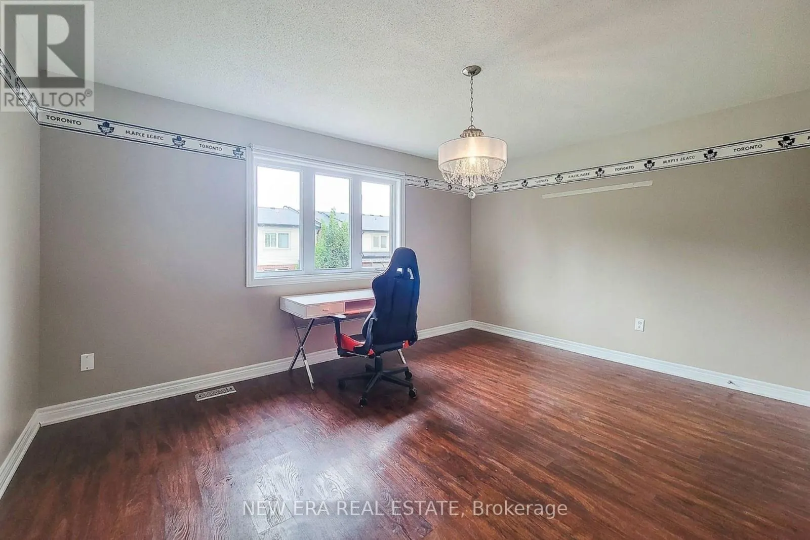 214 CLOVERLEAF DRIVE