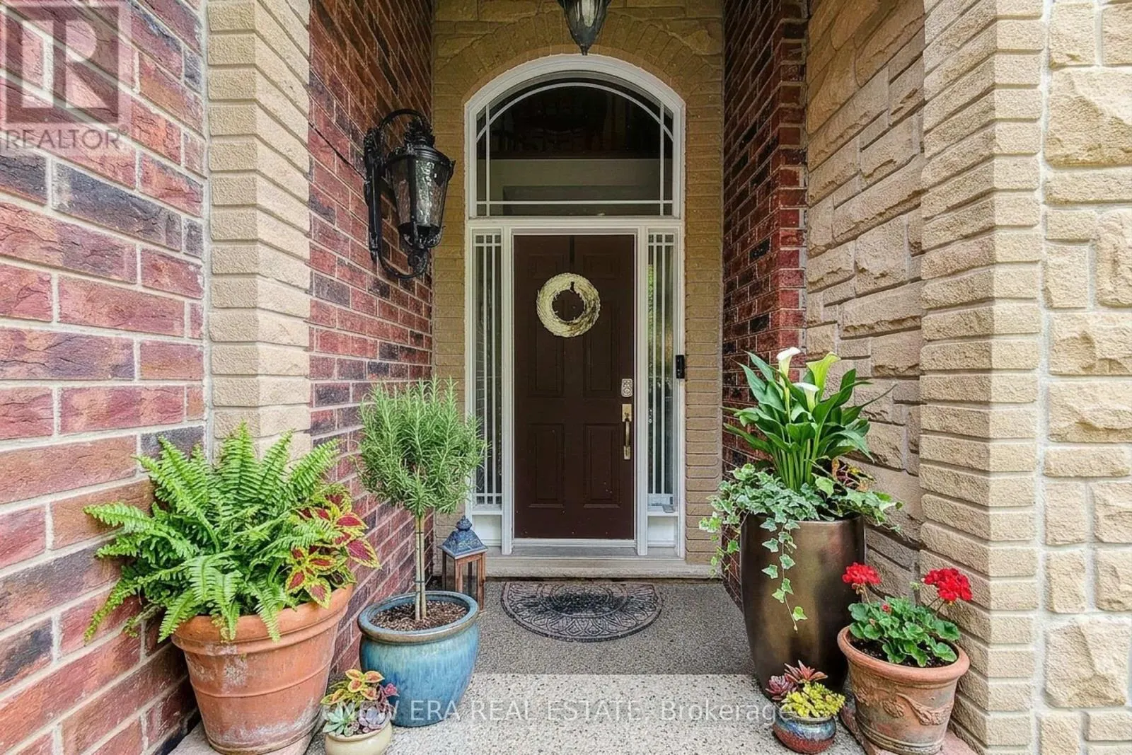214 CLOVERLEAF DRIVE