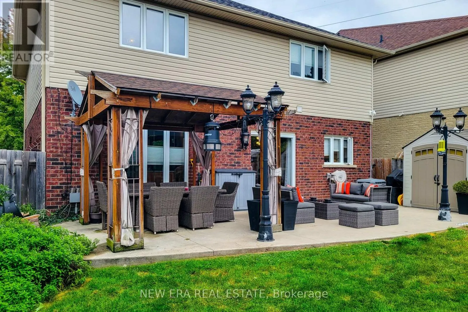 214 CLOVERLEAF DRIVE