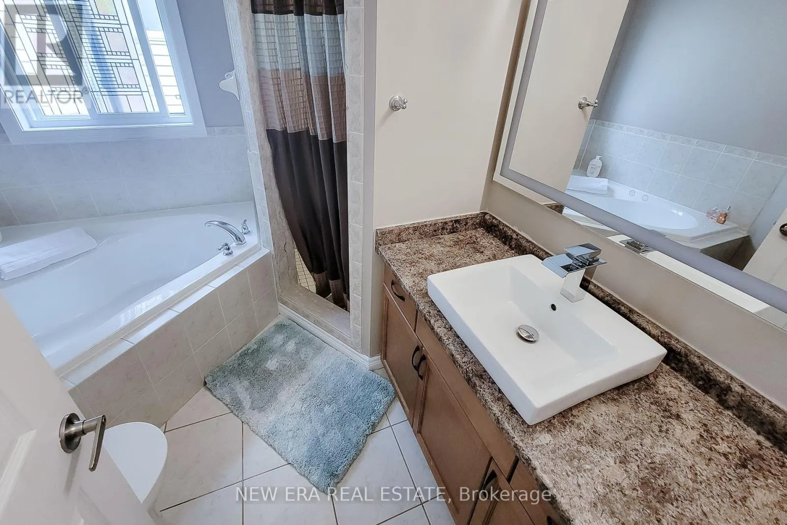 214 CLOVERLEAF DRIVE
