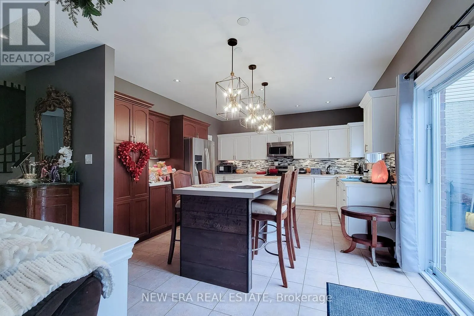 214 CLOVERLEAF DRIVE