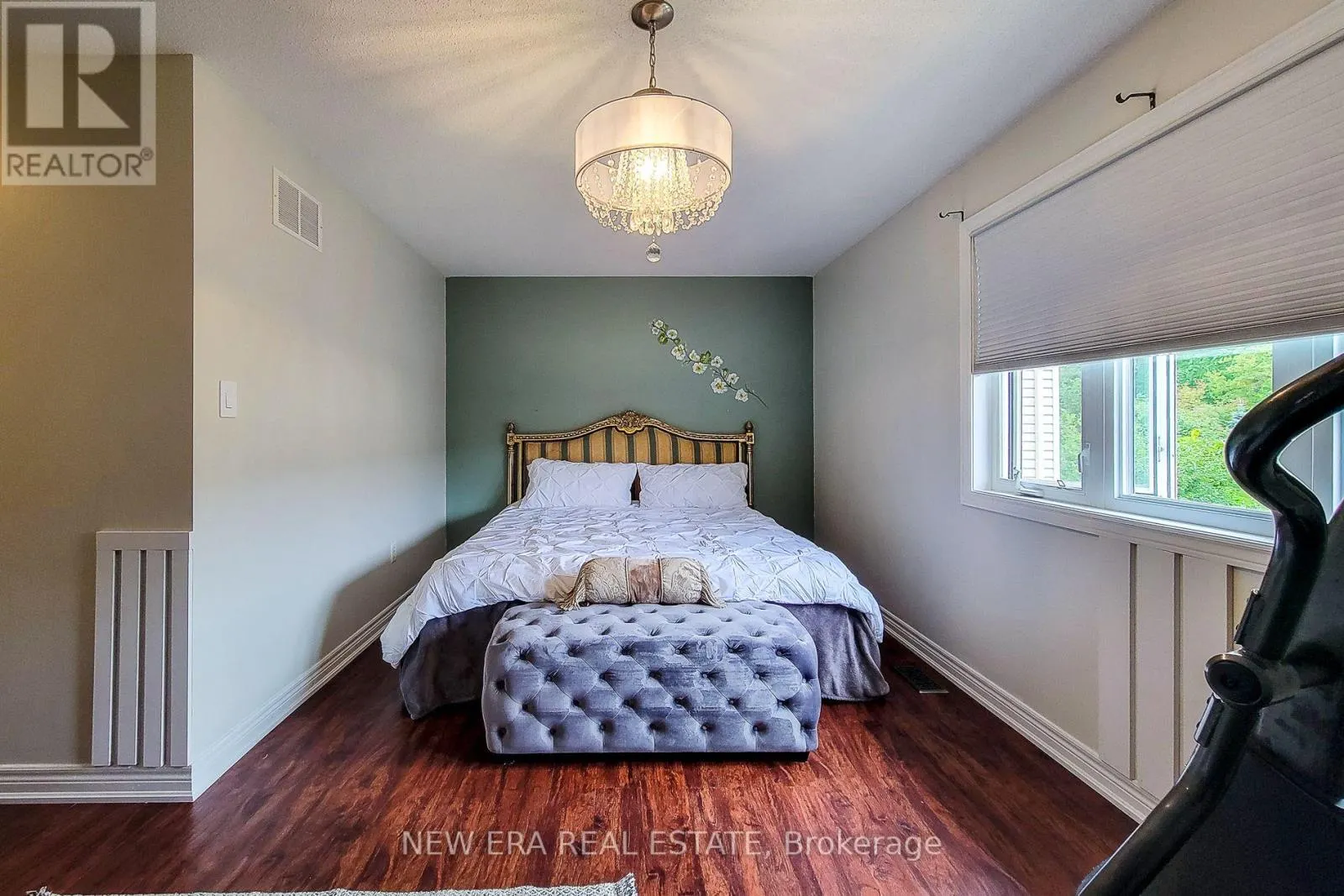 214 CLOVERLEAF DRIVE