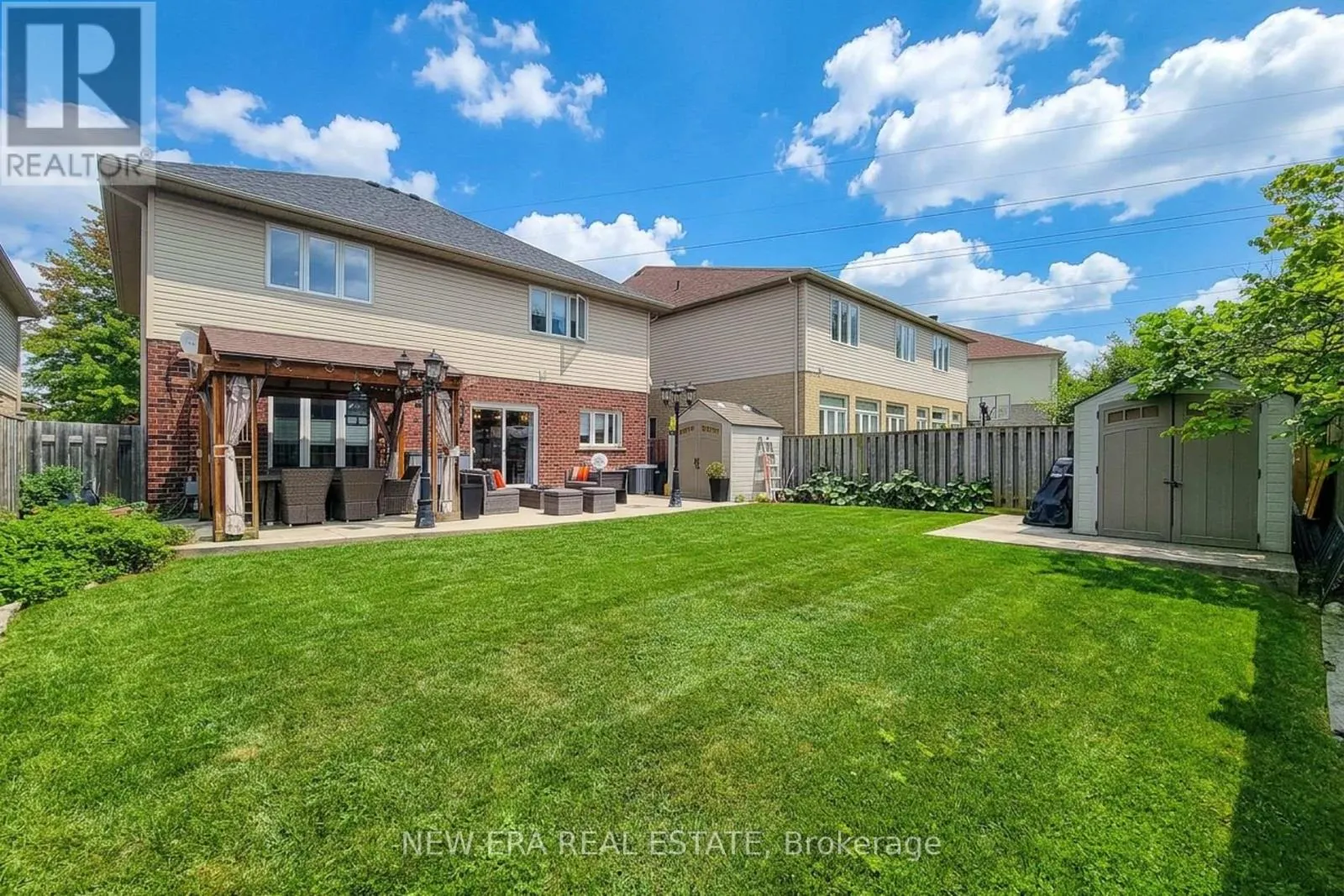 214 CLOVERLEAF DRIVE