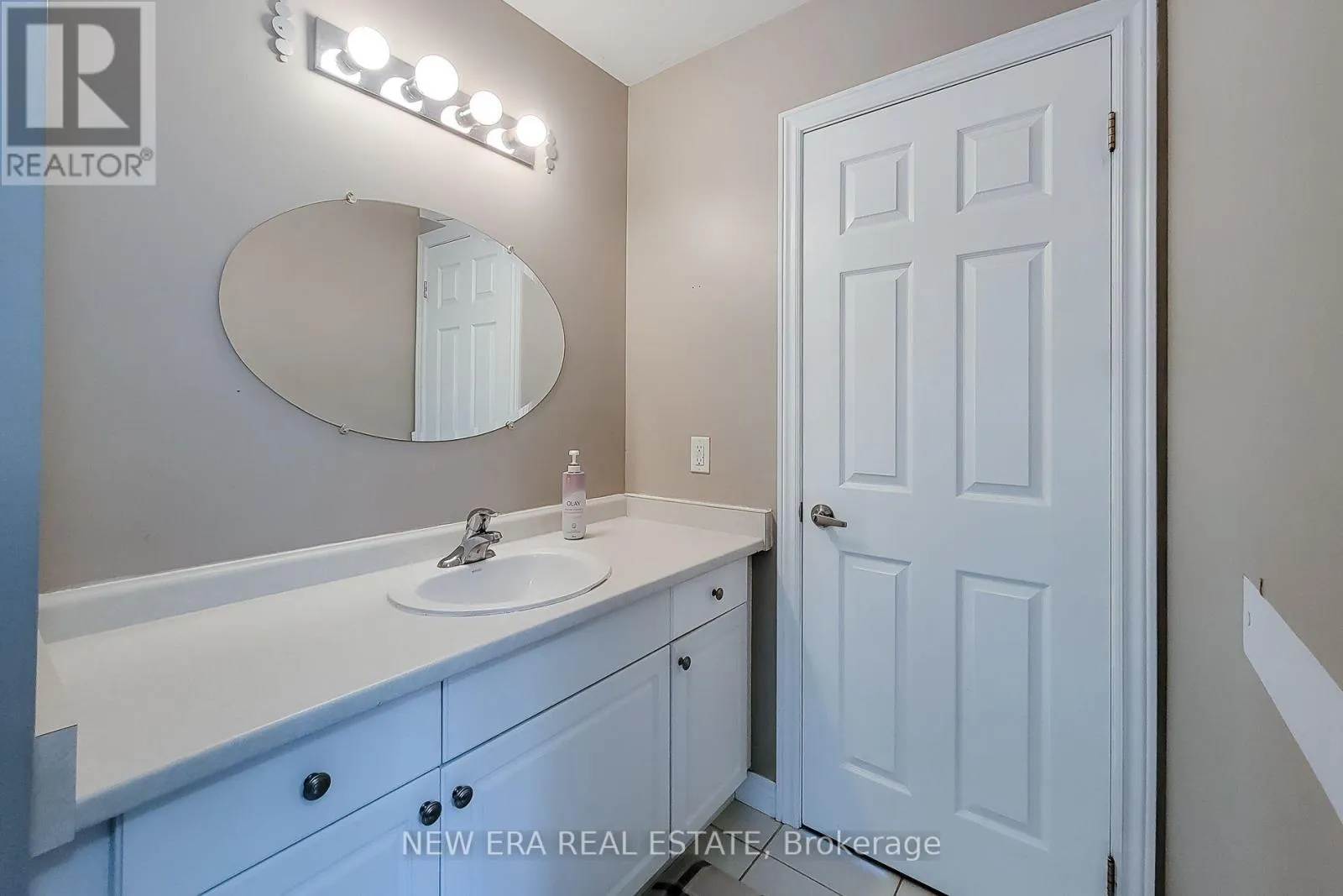 214 CLOVERLEAF DRIVE