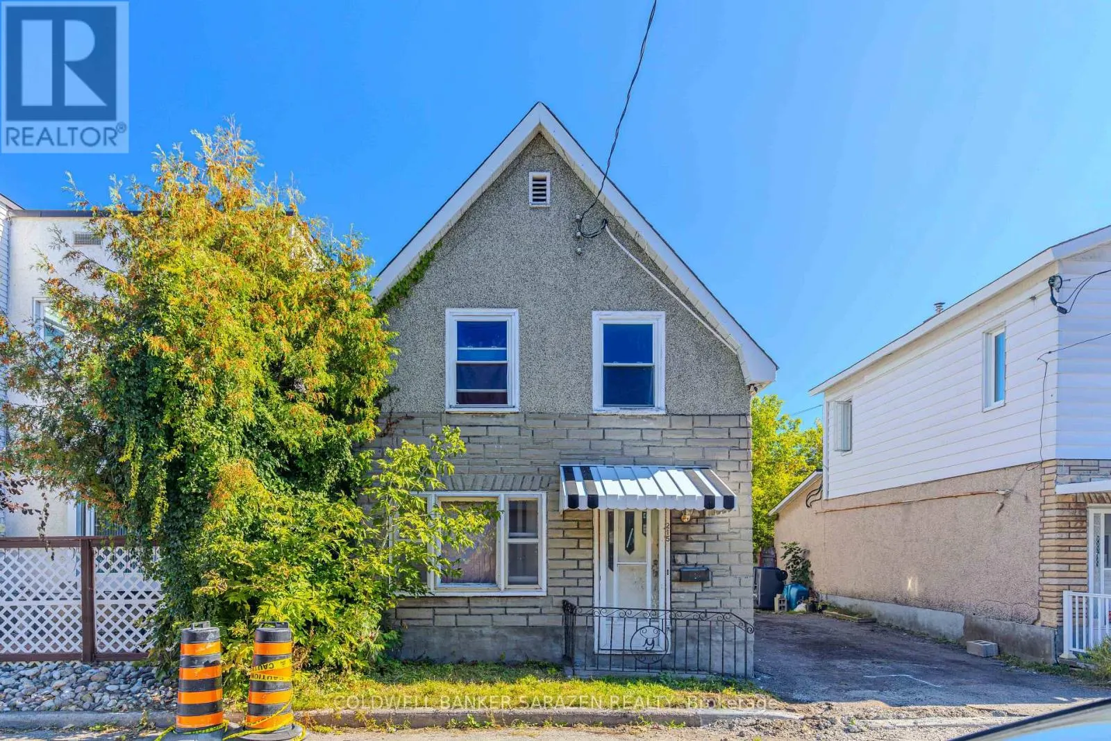 215 DESROSIERS STREET