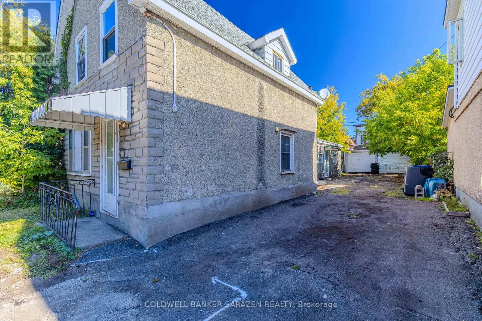 215 DESROSIERS STREET